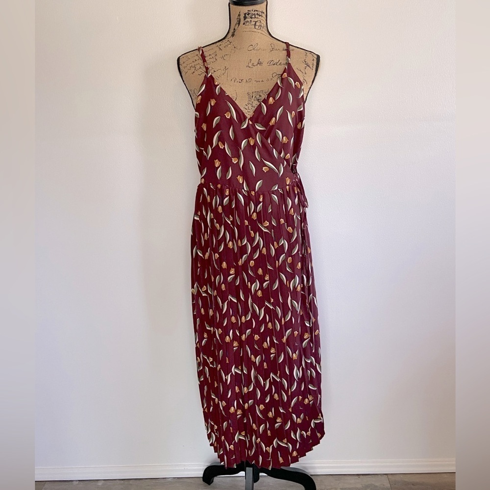 Lucca Floral Wrap Maxi Dress‎ Size L Sleeveless V-Neck Women's Color Burgundy